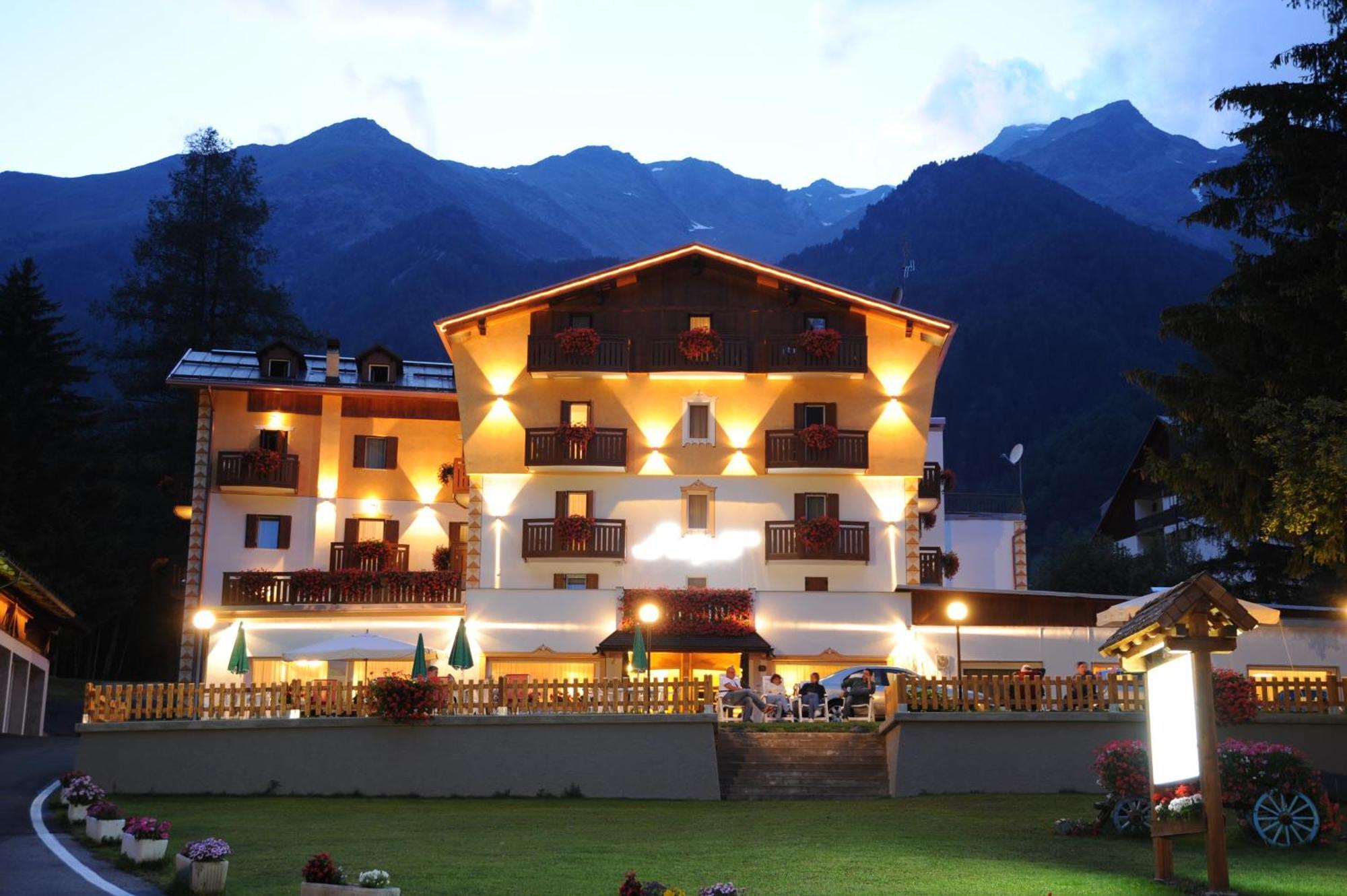 Hotel Alpino Wellness&Spa Peio Fonti Exterior foto