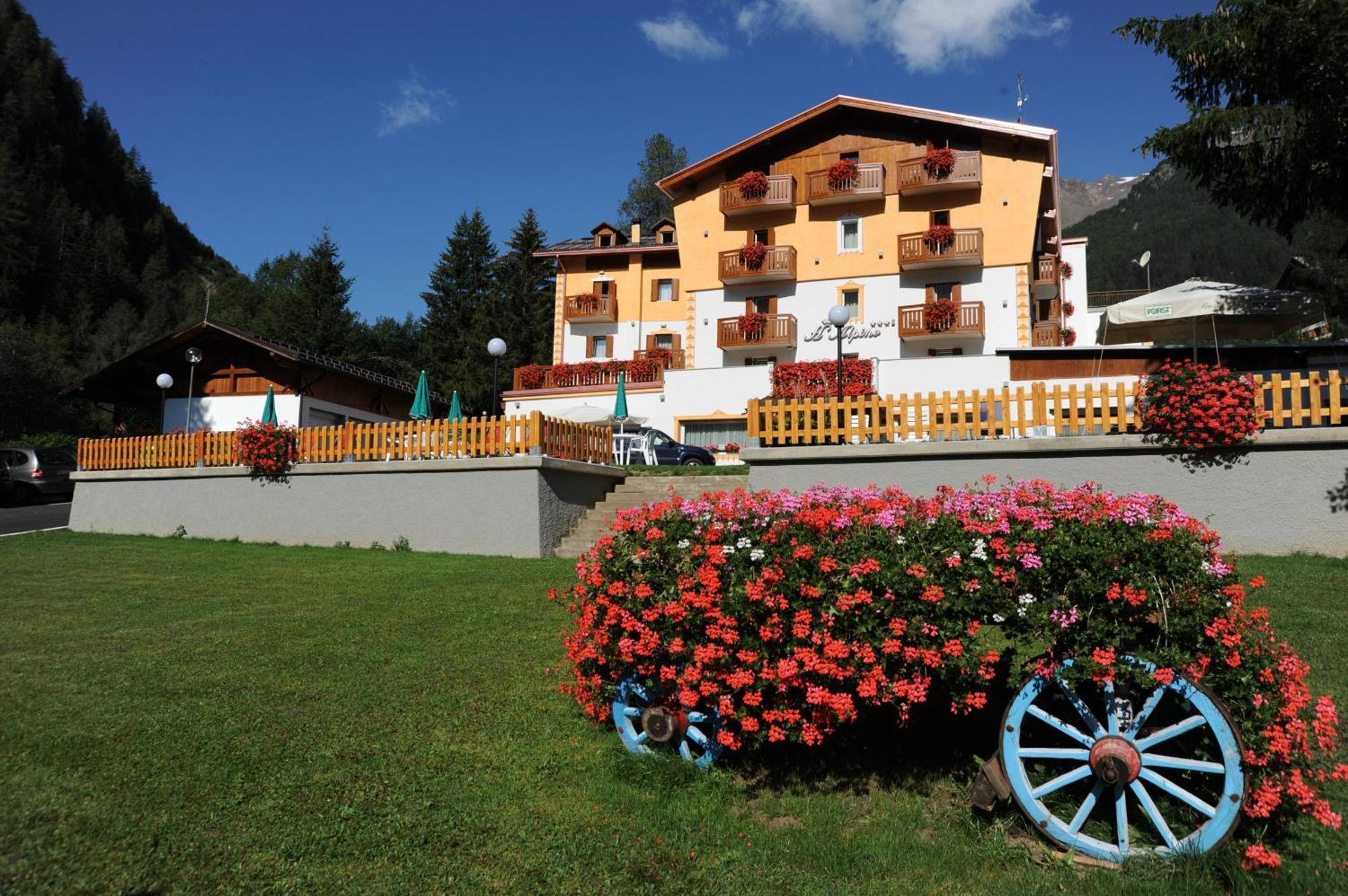 Hotel Alpino Wellness&Spa Peio Fonti Exterior foto