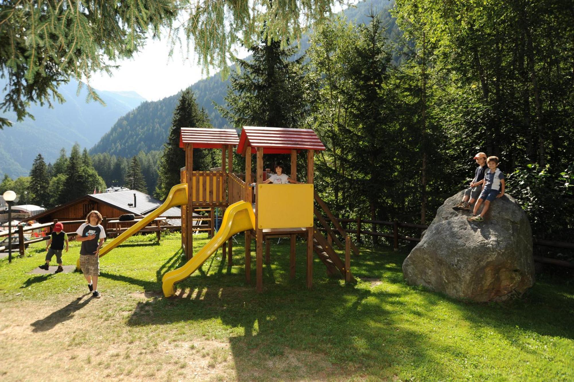 Hotel Alpino Wellness&Spa Peio Fonti Exterior foto